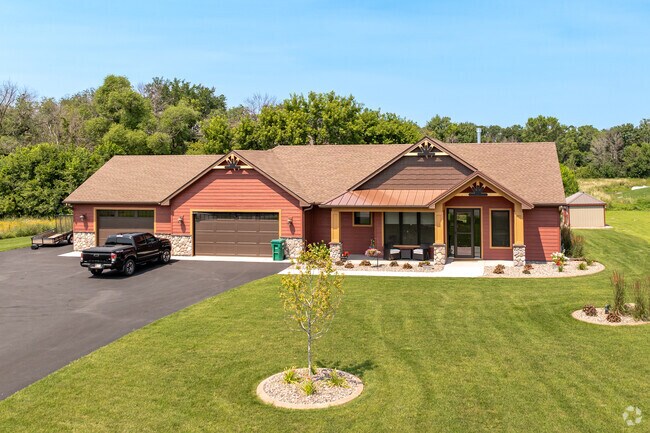 Custom homes in Columbus offer large driveways, extra garages, and plenty of open space.