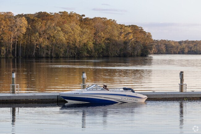 Wacca Wache Marina on the Waccamaw River is the closest boat launch to Wachesaw Plantation East.