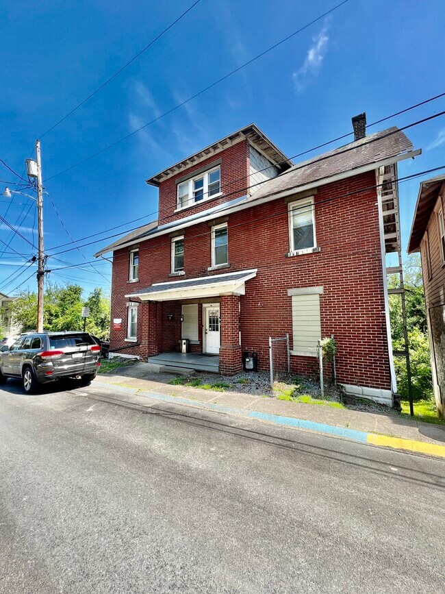 145 Lorentz St, Morgantown, WV 26505