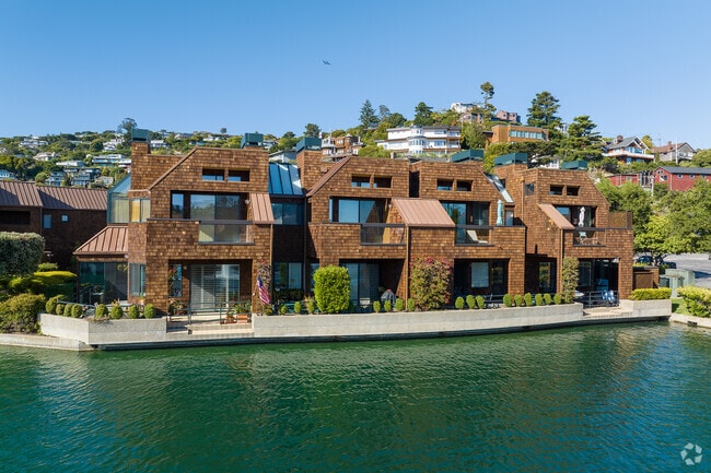 As if Richardson Bay wasn’t enough, Point Tiburon Condos have their own lagoon.