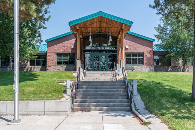 Three Rivers School serves grades K-8 in Sunriver, Oregon.