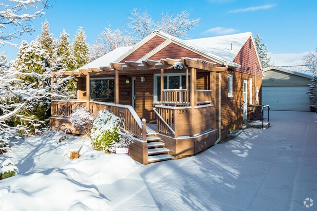 Cottage style home in Canyon Rim.