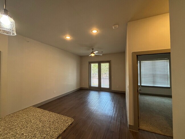 1050 Wittenburg unit a1, Kyle, TX 78640 - photo 4