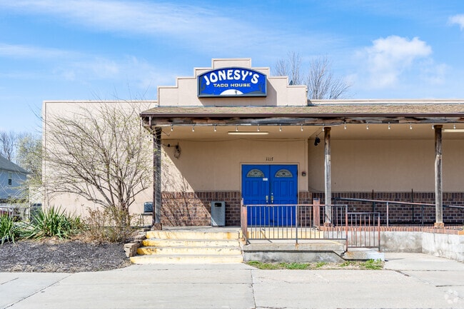 Taste the best of the season at Jonsey’s Taco House in Cochran Park.