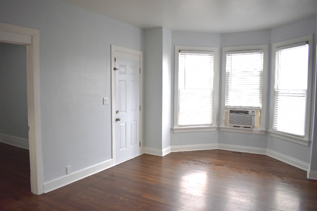 6011 37th Ave unit Lower Unit, Kenosha, WI 53142 - photo 3