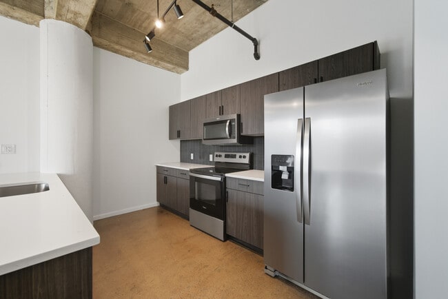 Teweles Seed Tower Apartments, Milwaukee, WI 53204 - photo 4