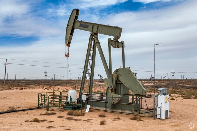 Hobbs was and is built around the oil and gas industry and serves as a regional hub for shopping, dining and entertainment.