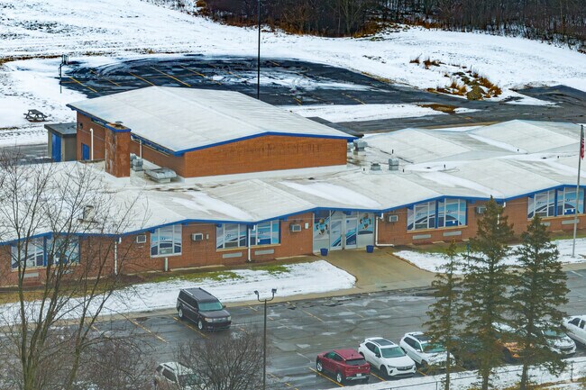 Hamady Elementary School's main entrance is easily accessible from the main lot.