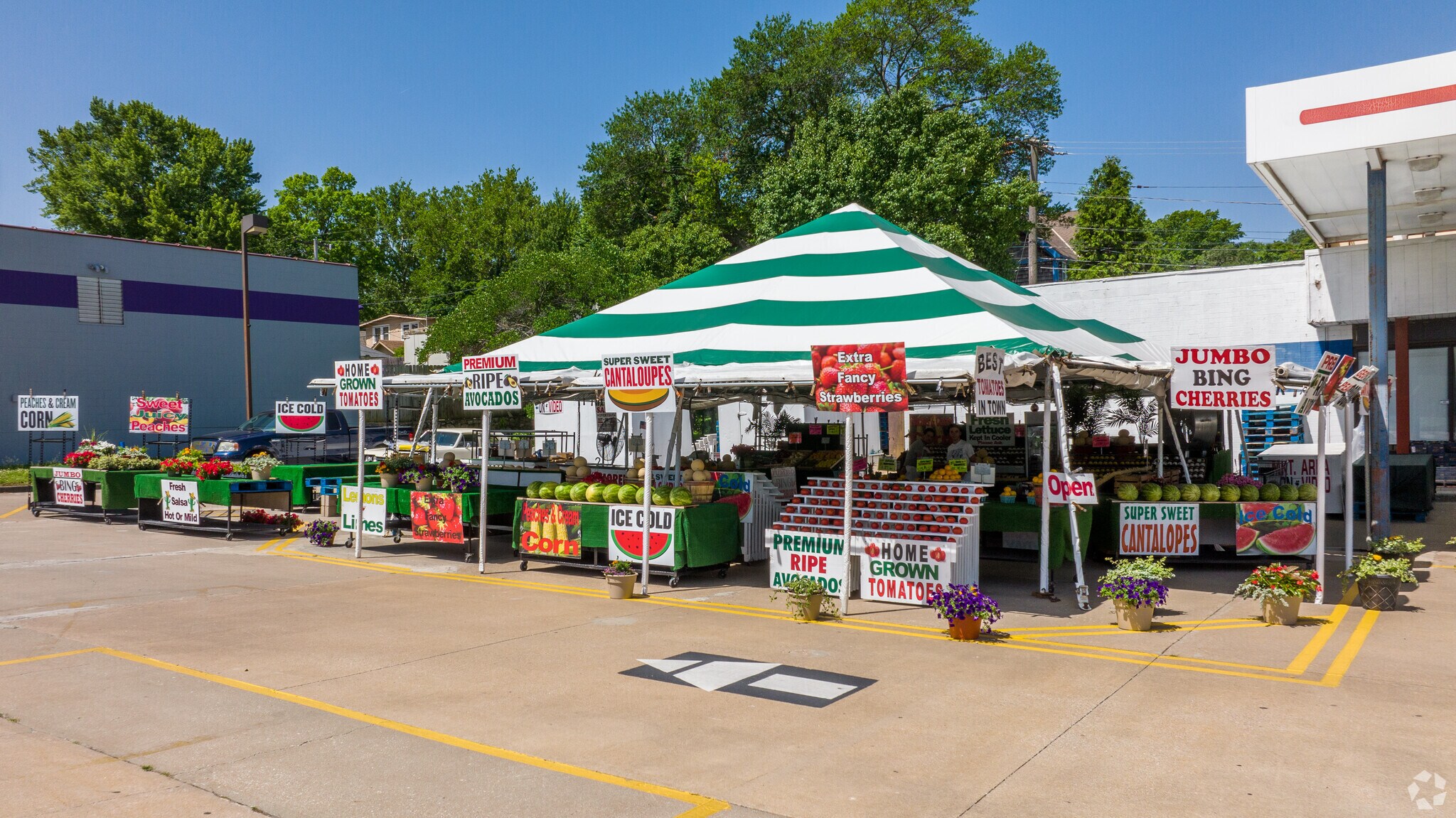 Residents converge in the fall for the annual Waldo Fall Festival