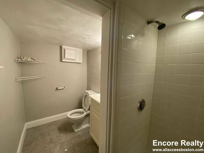 22 Banks St unit B, Cambridge, MA 02138 - photo 7