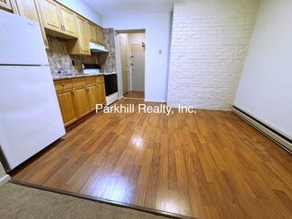 420 W Pennsylvania Ave Unit 200, Pen Argyl, PA 18072