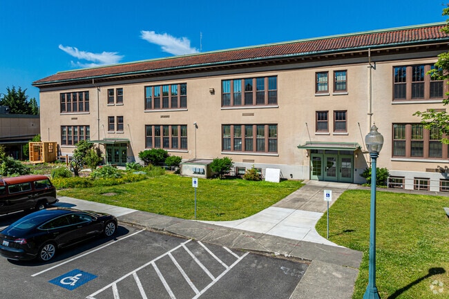 Reeves Middle School has an impressive A-minus on Niche.