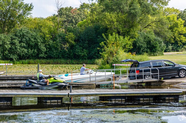 Fox Lake residents can bring their personal boats to Chain O' Lakes State Park.