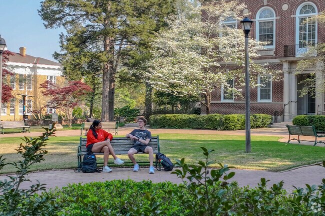 There is no shortage of enjoyable places to relax and catch up with friends on the USC campus.
