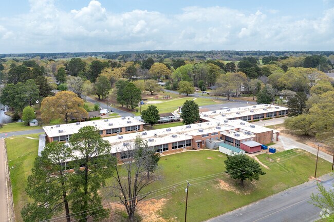 The dedicated teachers of E.S. Richardson Elementary School earned a B+ from Niche.