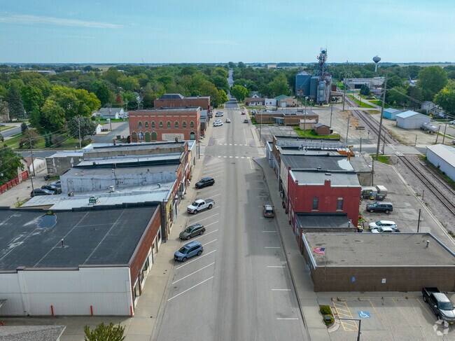 A few independent shops line West Main Street in Dodge Center.