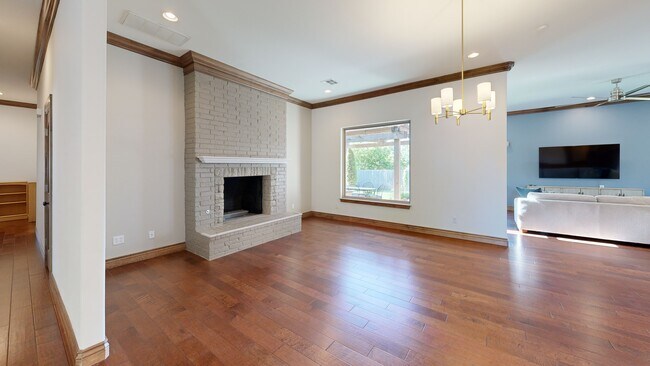 2104 NW 62nd St, Oklahoma City, OK 73112 - photo 2