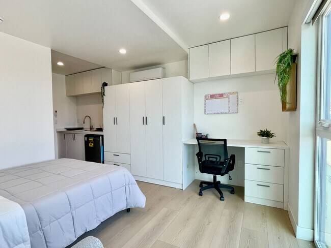 1929 N Commonwealth Ave unit 308, Los Angeles, CA 90027 - photo 3