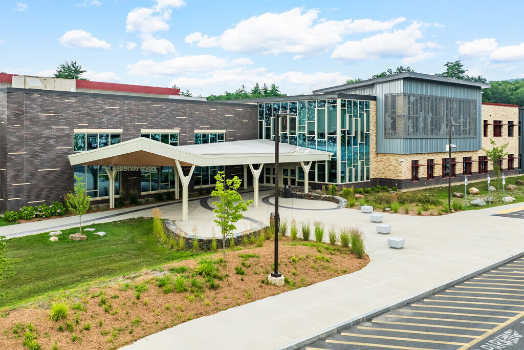 Mountain View School new building celebrated the opening in September 2022.