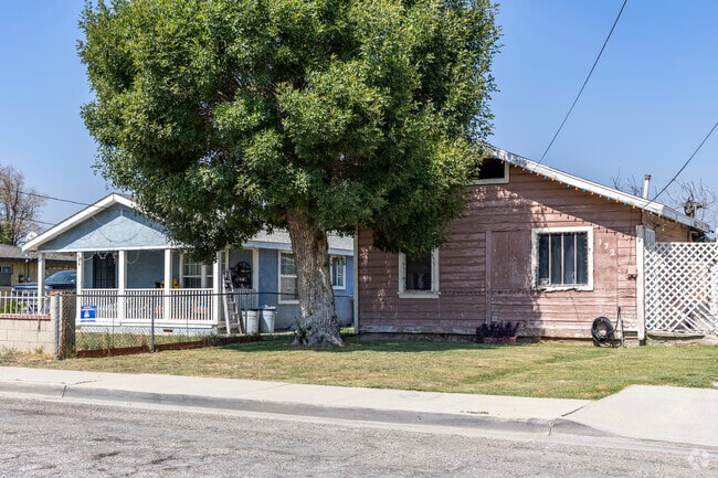 A row of bungalows at Julia Street in Stadium Way.