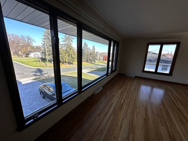 5111 Thotland Rd, Golden Valley, MN 55422 - photo 3