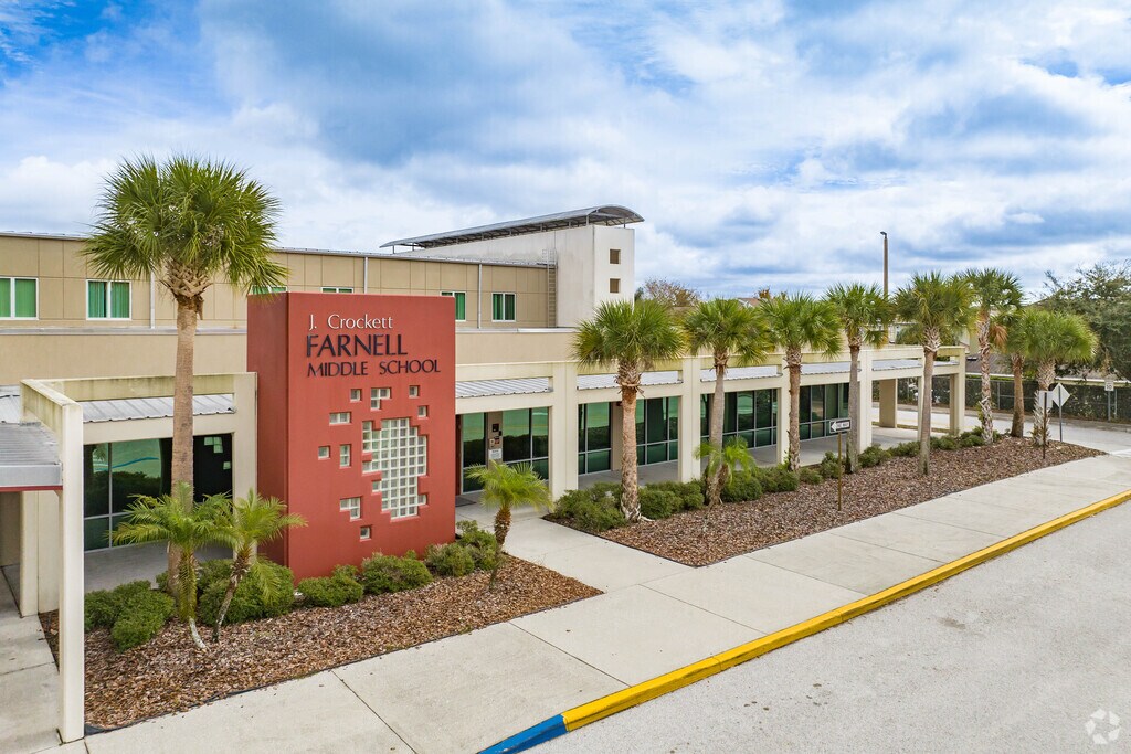 Farnell Middle School is a highly rated, public school.