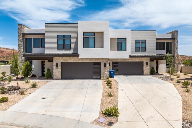 These luxurious single family townhomes on the golf course sell for nearly $2 million in 2024.