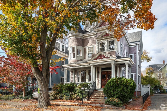A unique collection of Queen Ann style homes surround Salem Common.