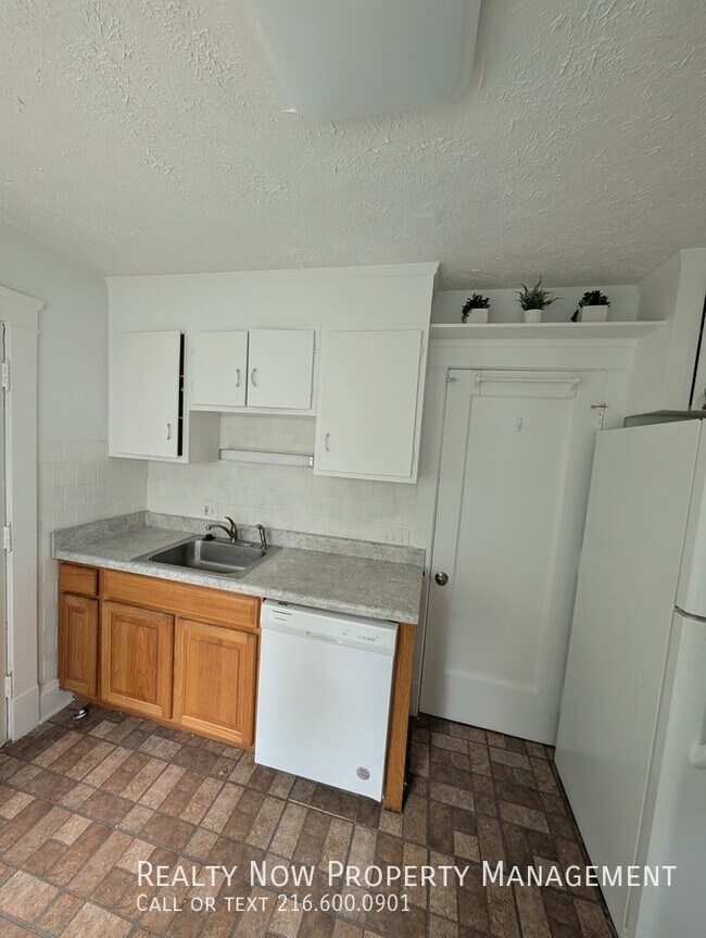 2120 Renrock Rd unit 1, Cleveland Heights, OH 44118 - photo 3