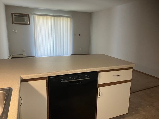 Beacon Ave Apartments, New London, WI 54961 - photo 5