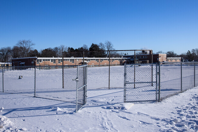 West Elementary School is one of the public schools located in Zion.