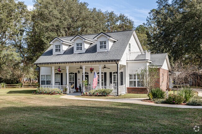 Macclenny has a variety of modern Farmhouse architecture.