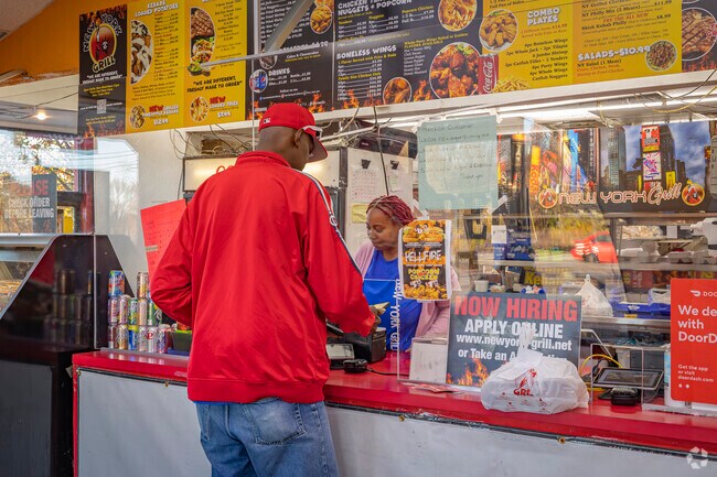Dellwood residents have a variety of dining options, including New York Grill.