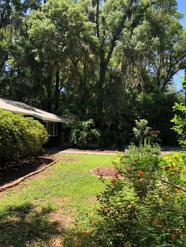 915 NW 13th Ave, Gainesville, FL 32601 - photo 7