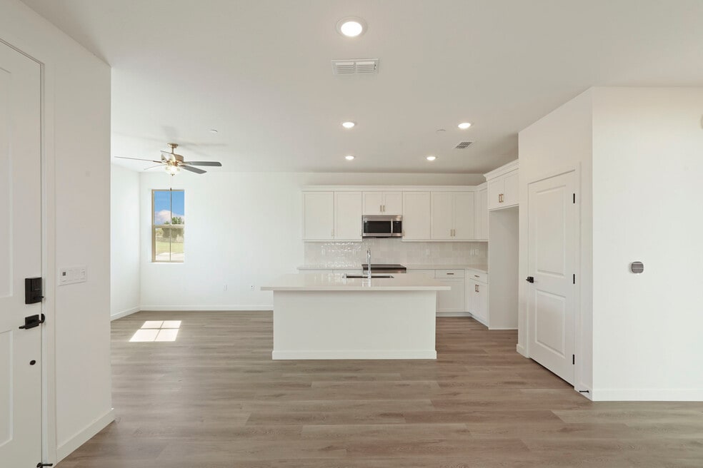 6419 Jacinto Way, Sacramento, CA 95823 - photo 1