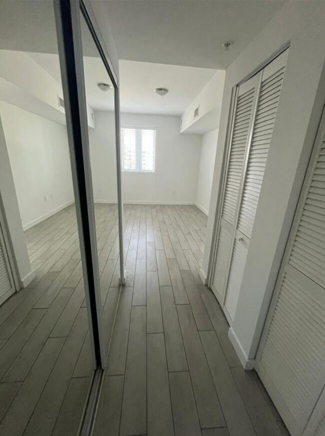 26 Edgewater unit 707, Miami, FL 33137 - photo 7