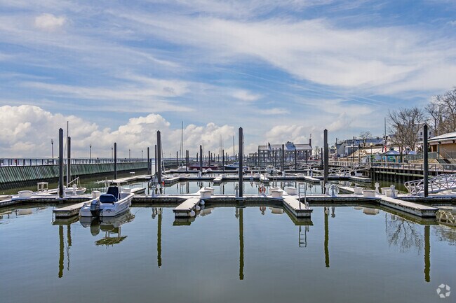 State Street's Harborside Marina provides a tranquil escape and a relaxing waterfront ambiance.