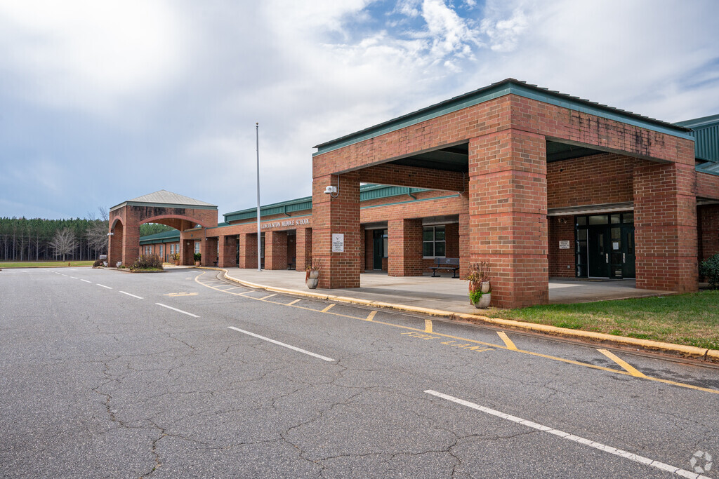 Lincolnton Middle School provides education in the neighborhood of 
Lincoln County.