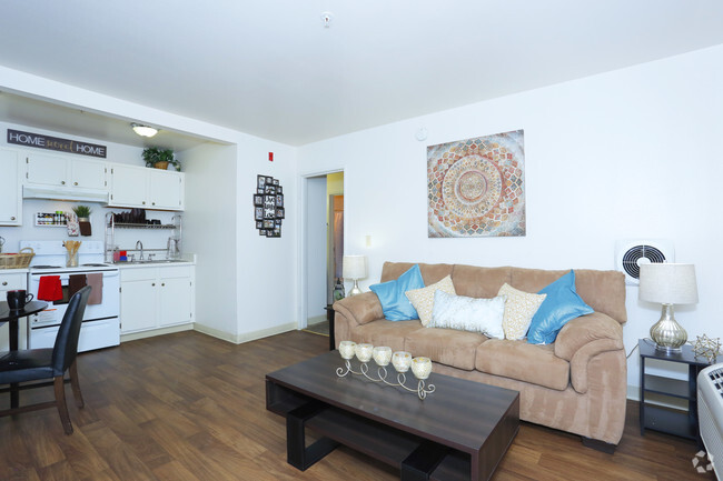 1BR, 1BA - 462 SF Living Room