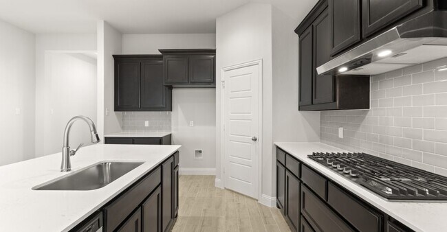 212 Oakcrest Dr unit 36456614, Justin, TX 76247 - photo 5