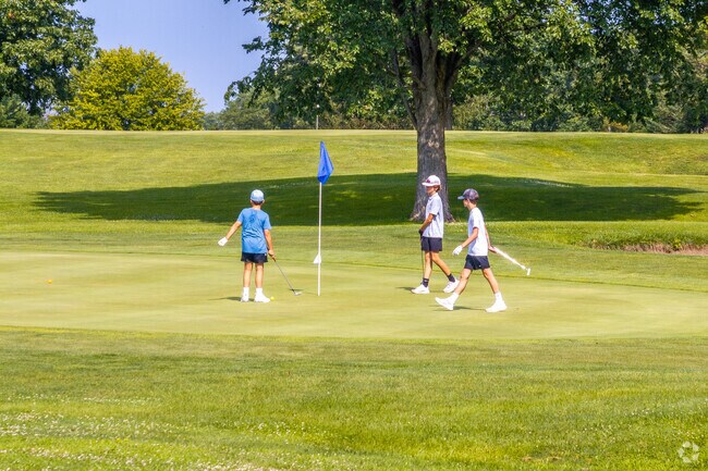 Jester Park Golf Course offers eighteen holes of traditional golf, and a nine-hole par-3 course.