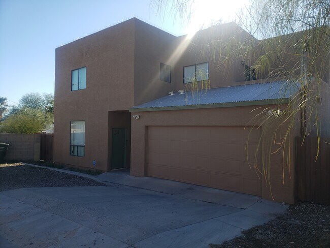 415 E Waverly St unit 2, Tucson, AZ 85705 - photo 2