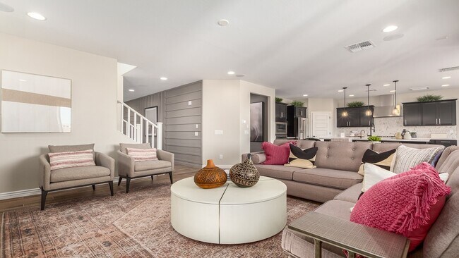 5062 N 88th Dr, Glendale, AZ 85305 - photo 4