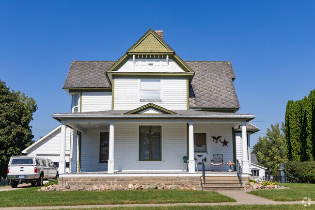 Plainview is full of midcentury homes, many of which have large patios and add-on garages.