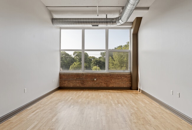 930 Washington Ave, Muskegon, MI 49441 - photo 5