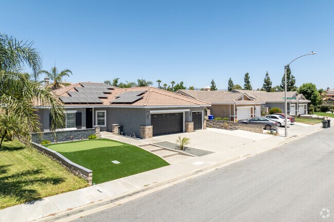 There are beautifully landscaped homes in Morningside.
