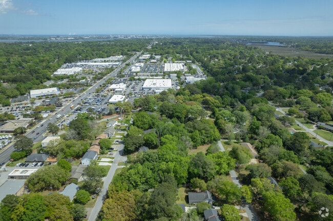 Ardmore-Sherwood Forest is located fairly close to Charleston's major ports.