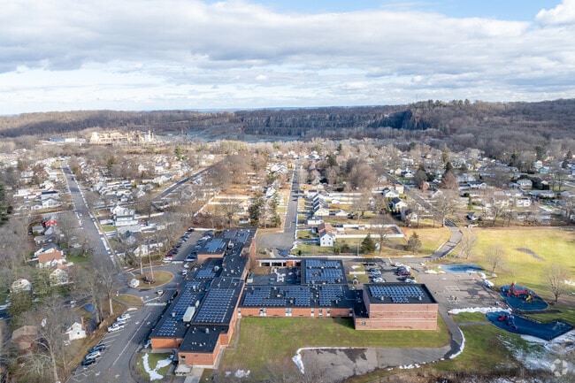 Elizabeth Green School, has 26 full time teachers.