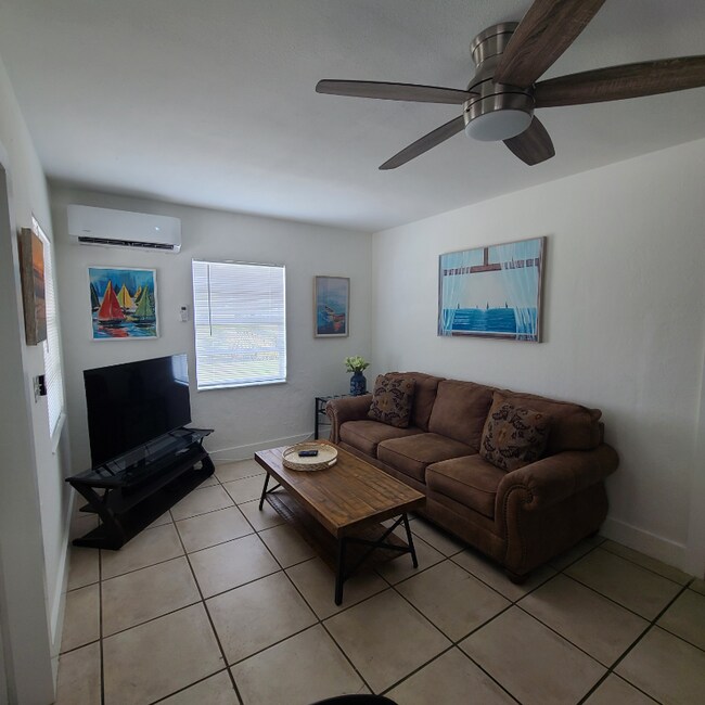10117 Cortez Rd W unit 1, Bradenton, FL 34210 - photo 6