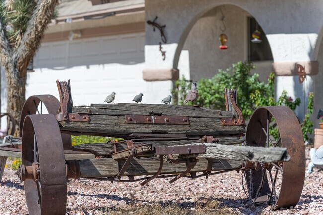 Residents of River Mountain love decorating their front lawns in western-traditional style.